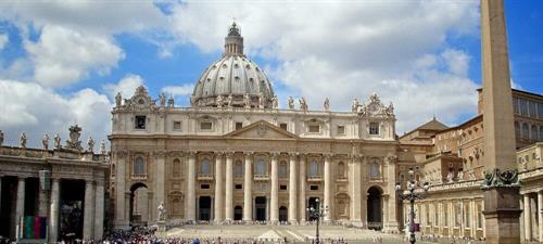 Basilika-Santo-Petrus-Vatikan.jpg